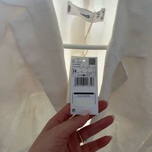 Mango white 100% linen blazer Eur size 38/ US 6. Brand new with tags.